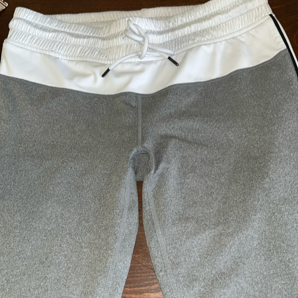 Fabletics Size Medium Crops Excellent Condition